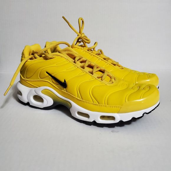 chrome yellow air max plus